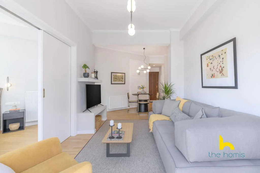 Sun-Splashed 2-BDR Corner Apartment with Hillside views!