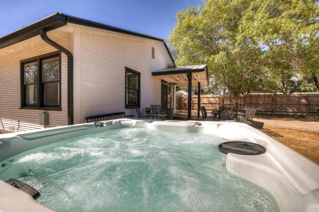 Brand New Private Pool and Hot-tub Near Main!