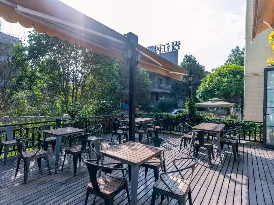 Dongjiang Lake Simple Holiday Villa