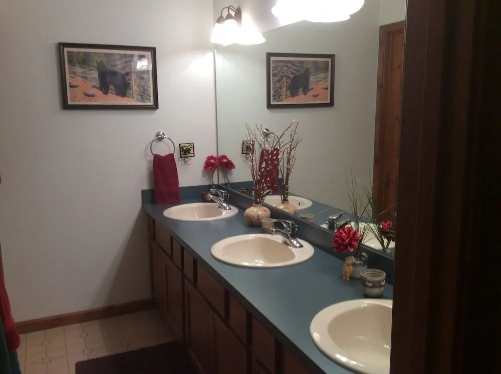 Two Bears Inn Bed & Breakfast