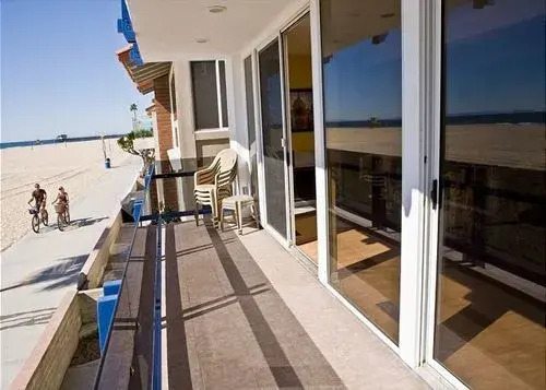 W Ocean Front A 68136 by RedAwning