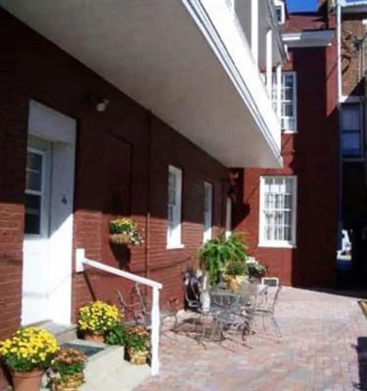 Carlisle House Bed and Breakfast