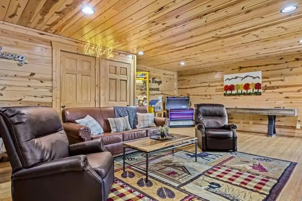 Pinewood Lodge by Beyond Expectations With Firepit