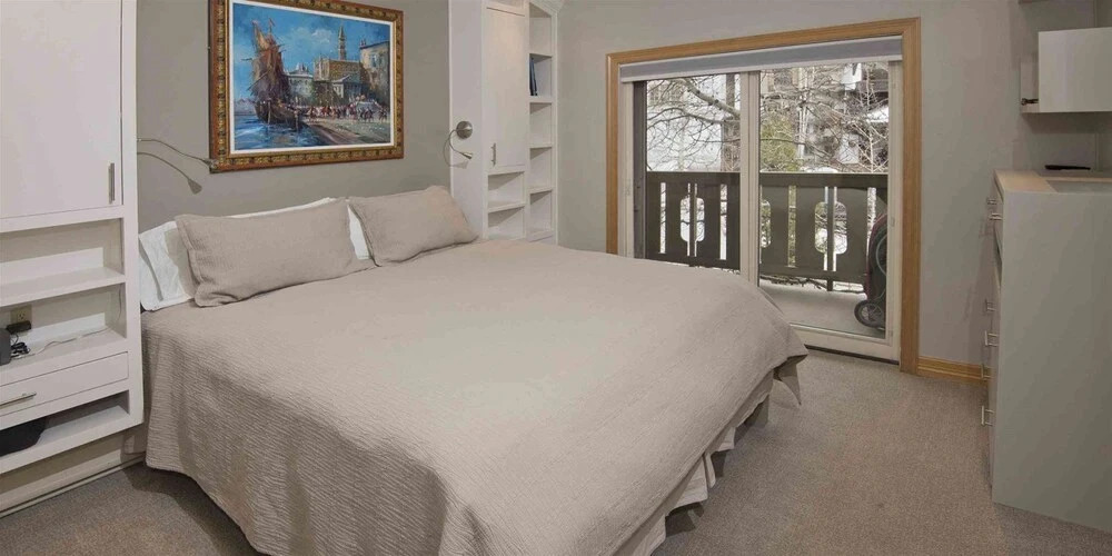 Vail Village 3 Bedroom Condo - Walk to Gondola One!