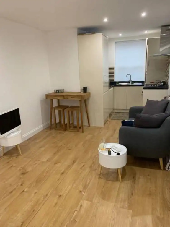 Modern Studio Near Oval
