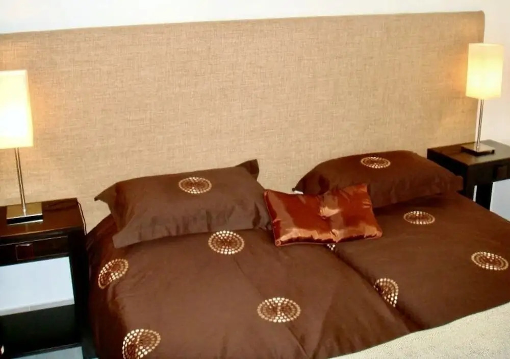 Lovely, Well Appointed Spanish Townhouse