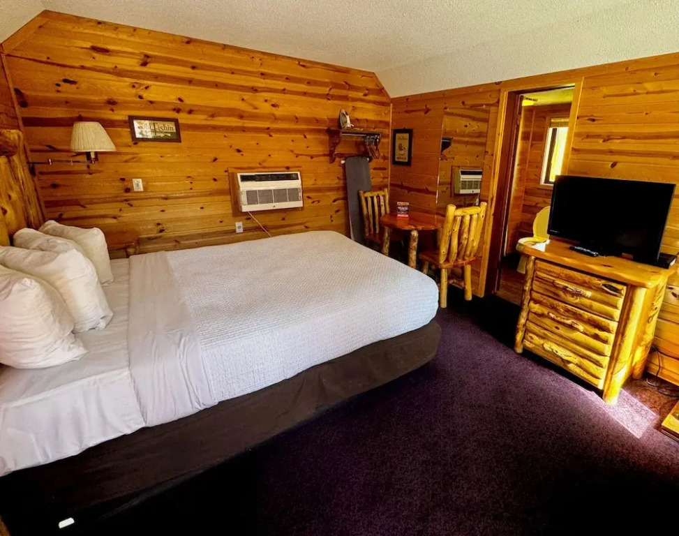 Cabins of Mackinac & Lodge