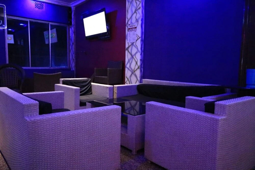 Sakawa Towers County Hotel