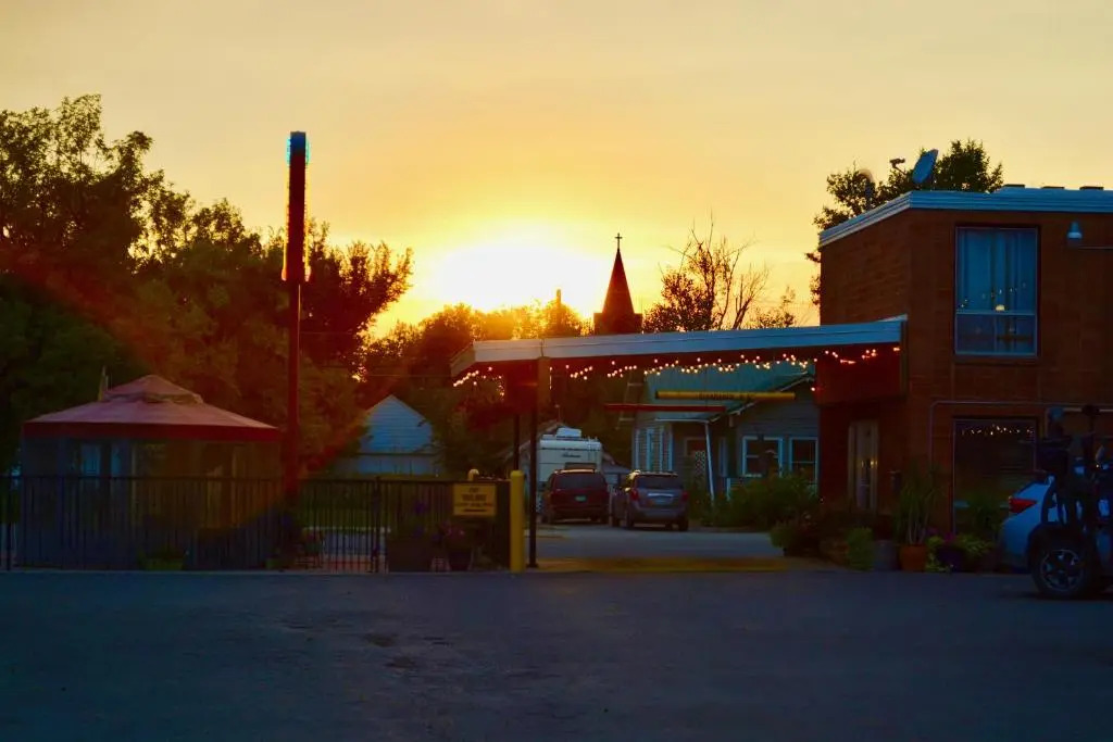 Lariat Motel