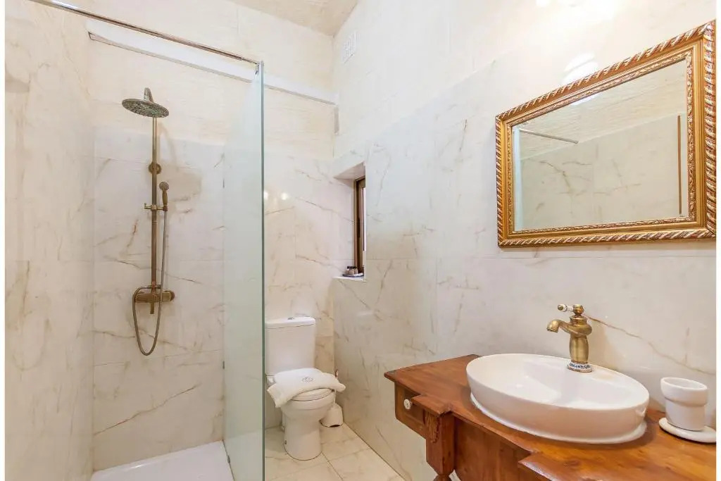 Centre Island Gozitan Farmhouse & Pool - Happy Rentals