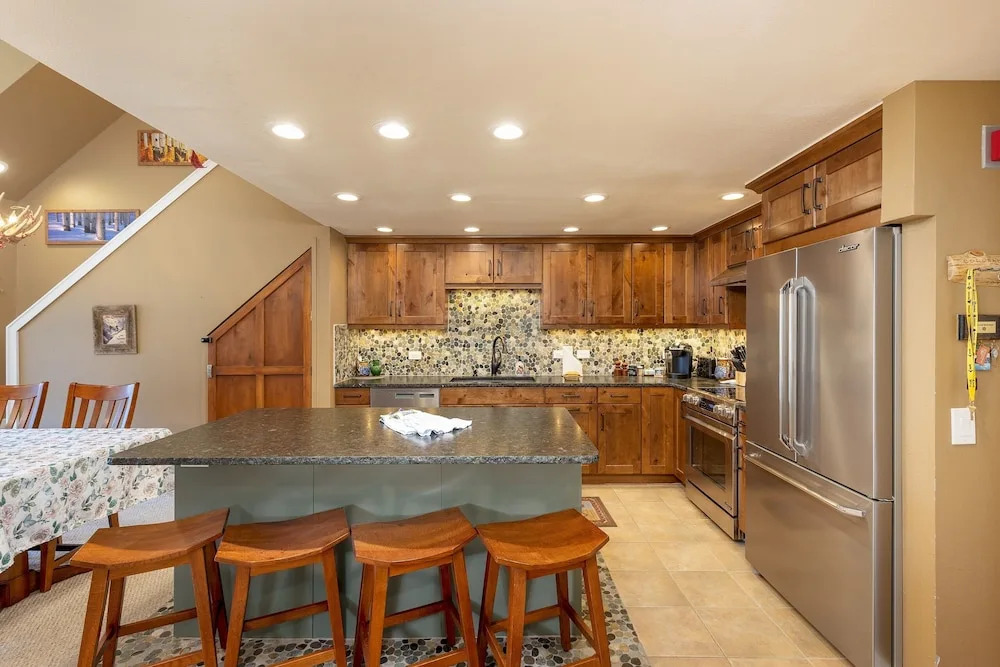2105 The Pines 3 Bedroom Condo by RedAwning
