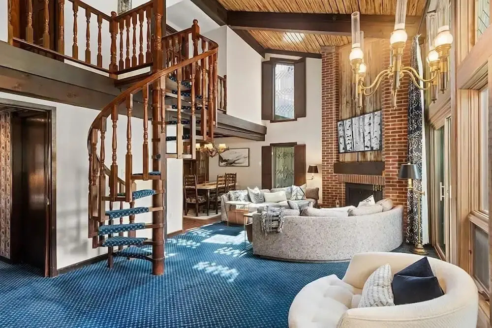 3 BR Penthouse w Hot-tub -mountain Views