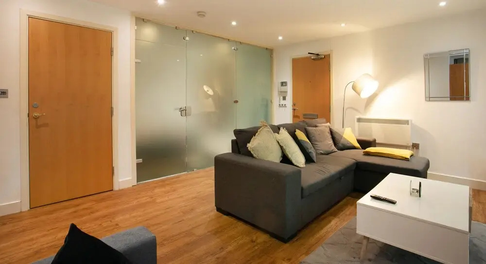 Spacious 2 Bed Parking Close To Centre