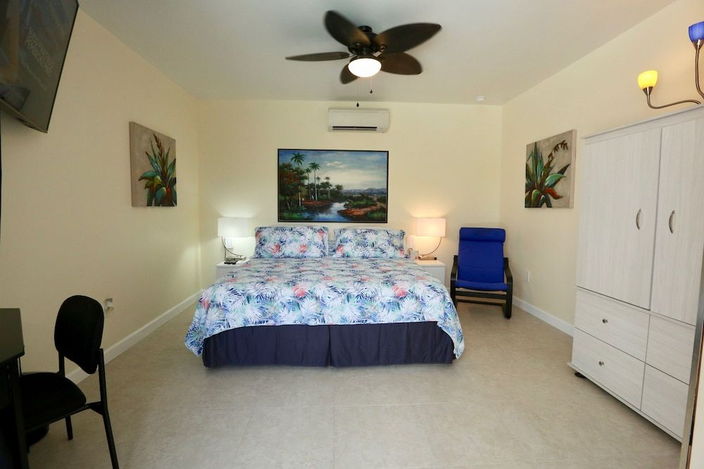 Fantasy Island Inn, Caters to Men