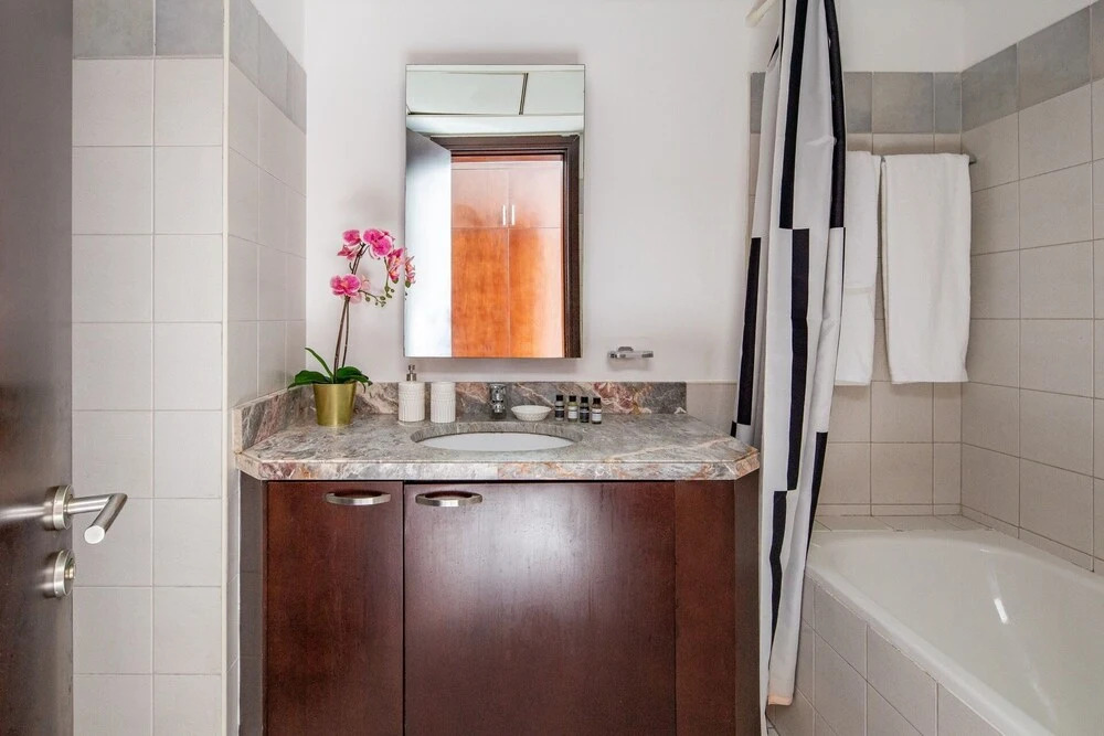 Chic and Stunning 2BR With Dubai Marina Views!