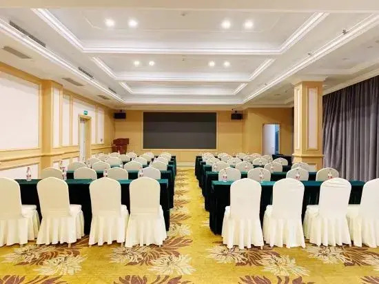 Vienna Hotel (Luoyang Longmen High Speed Railway Station)