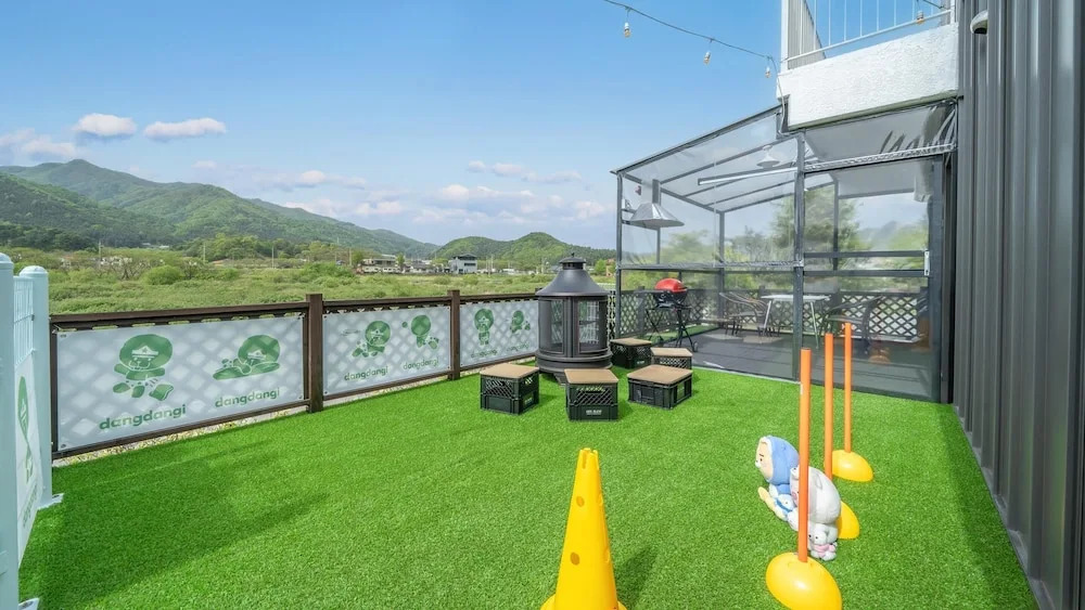 Gapyeong Dangdangi Pet Poolvilla Blue