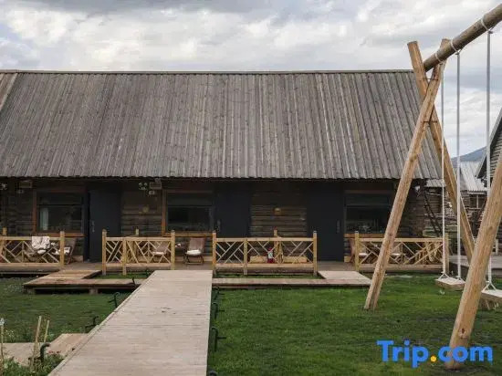 Zai Shan Jian Ye Homestay (Kanas Scenic Area)