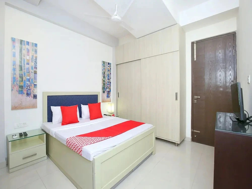 Royal Lake Suites By OYO Rooms