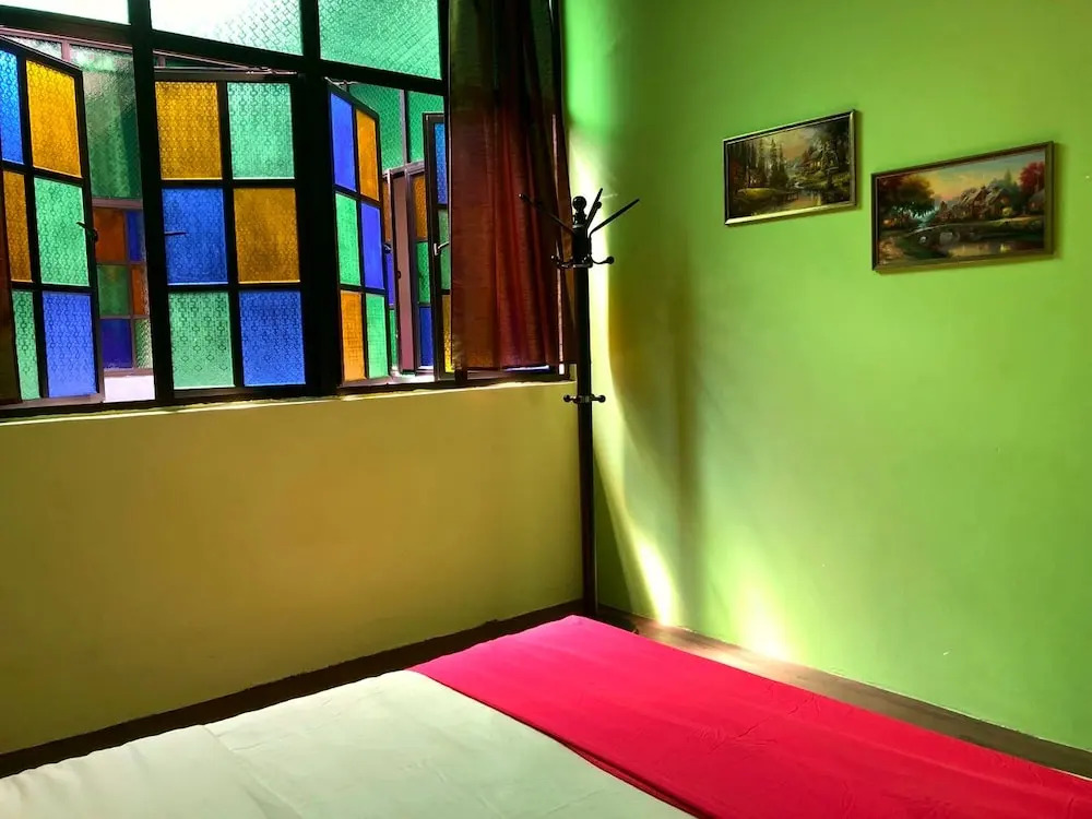 Chateau One - Hostel