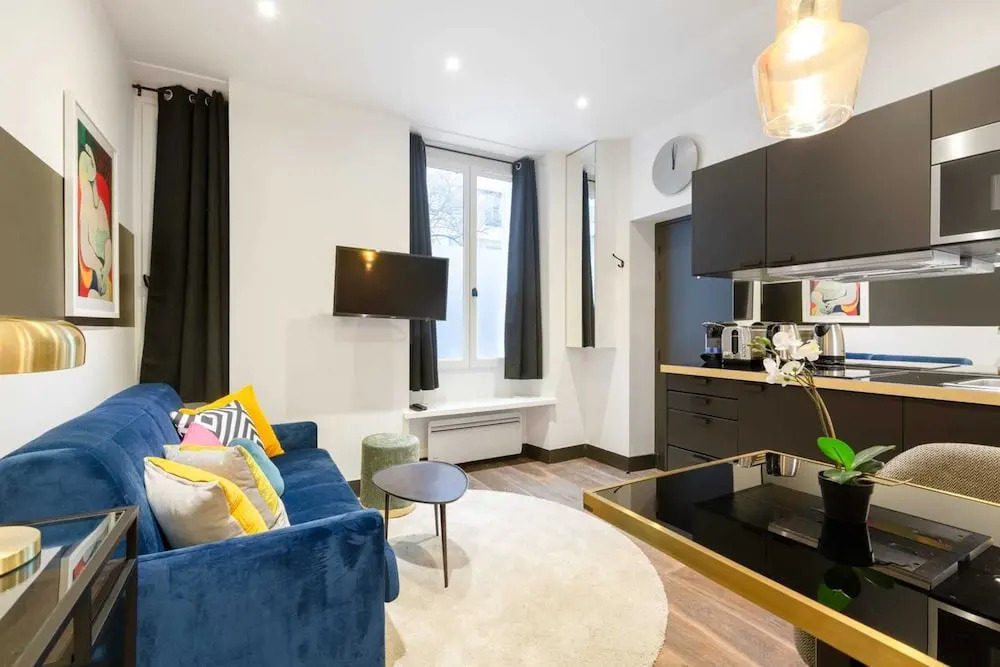 Exquisite Apartment in the Historical 7th District