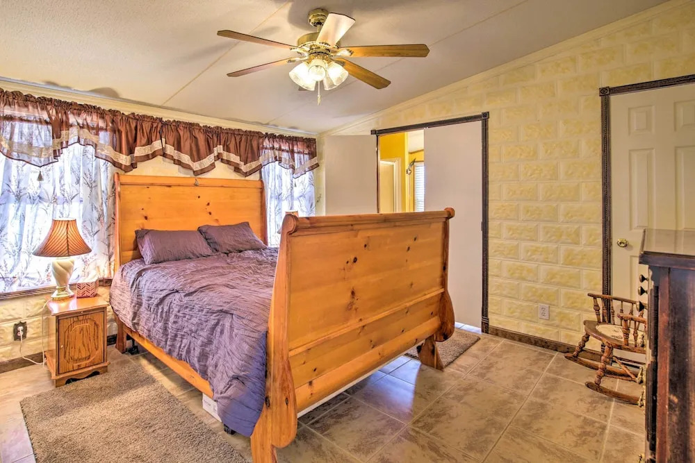 Cozy Yuma Retreat w/ Furnished Patio & Grill!