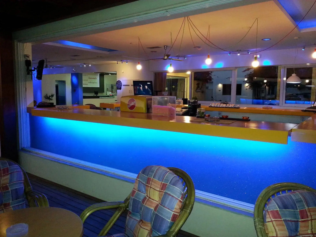Zoes Hotel & Suites
