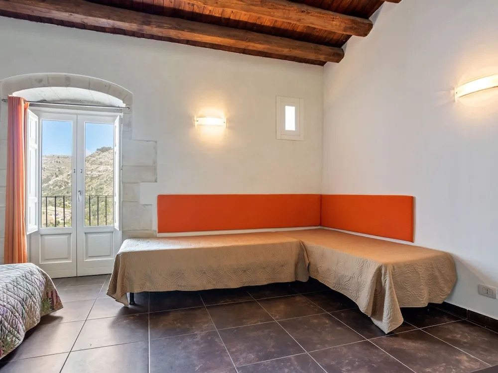 Vintage Holiday Home in Ragusa Ibla With Balcony