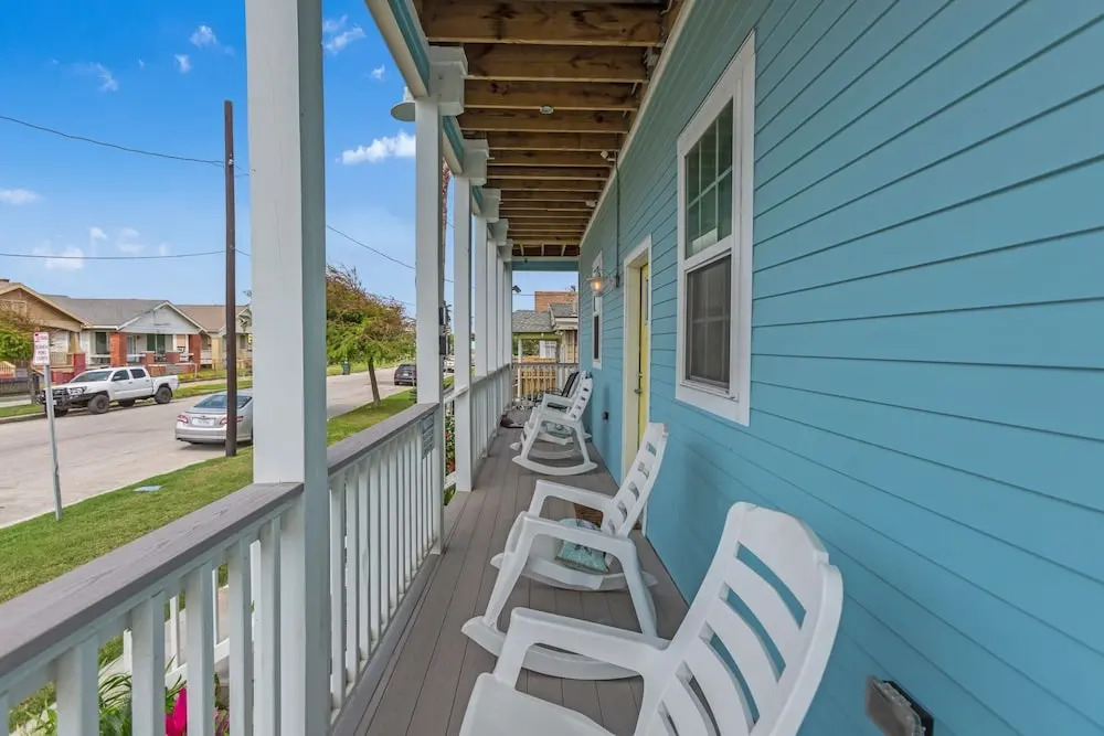 Sea-esta Completely Renovated 2 Story Home Only 1.5 Blocks To The Beach! 4 Bedroom Home by RedAwning