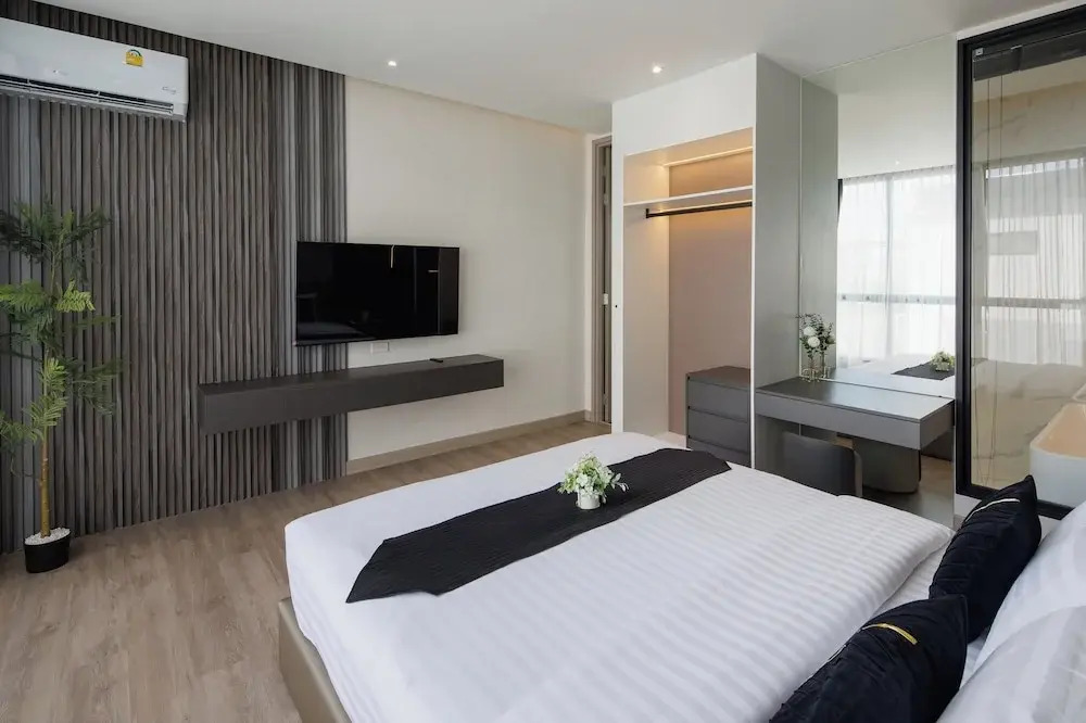 A9 Airport Modern Pool Villa