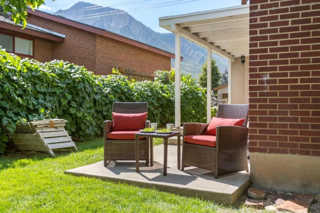 5 Bedroom Perfect Location to see the City and Ski Resorts