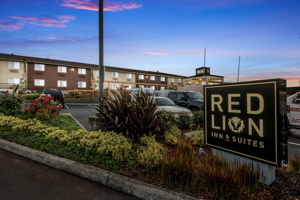 Red Lion Inn & Suites Sequim at Olympic National Park