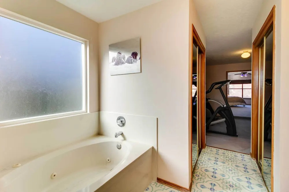 Albuquerque Home w/ Spacious Yard & Fire Pit!