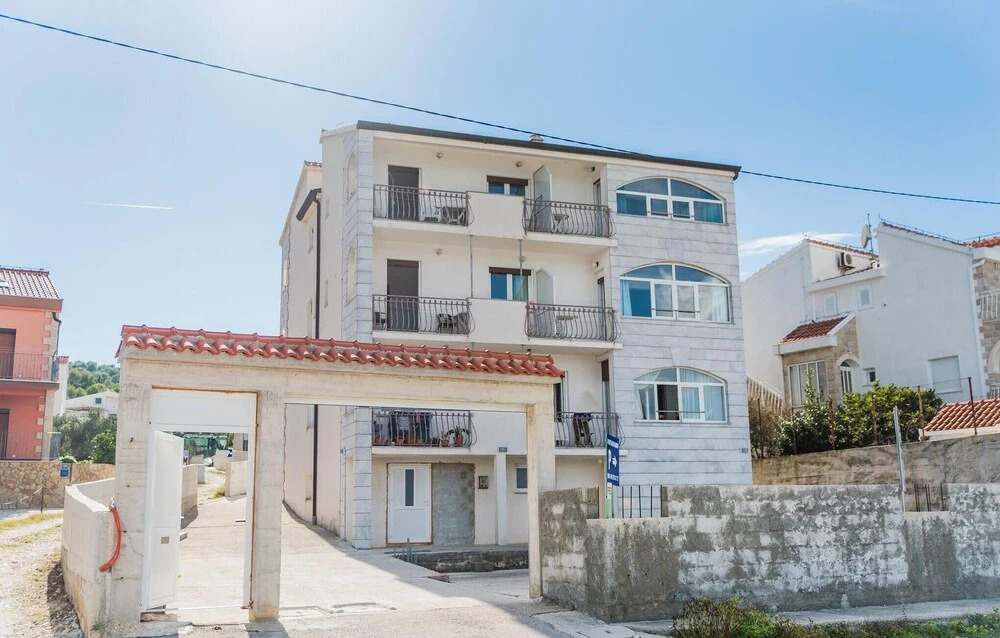 Stunning Apartment in Slatine With 1 Bedrooms and Wifi