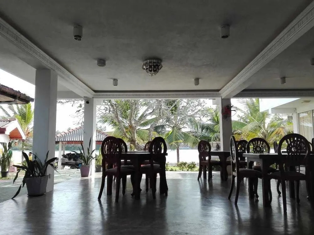 Aqua Reach Hotel