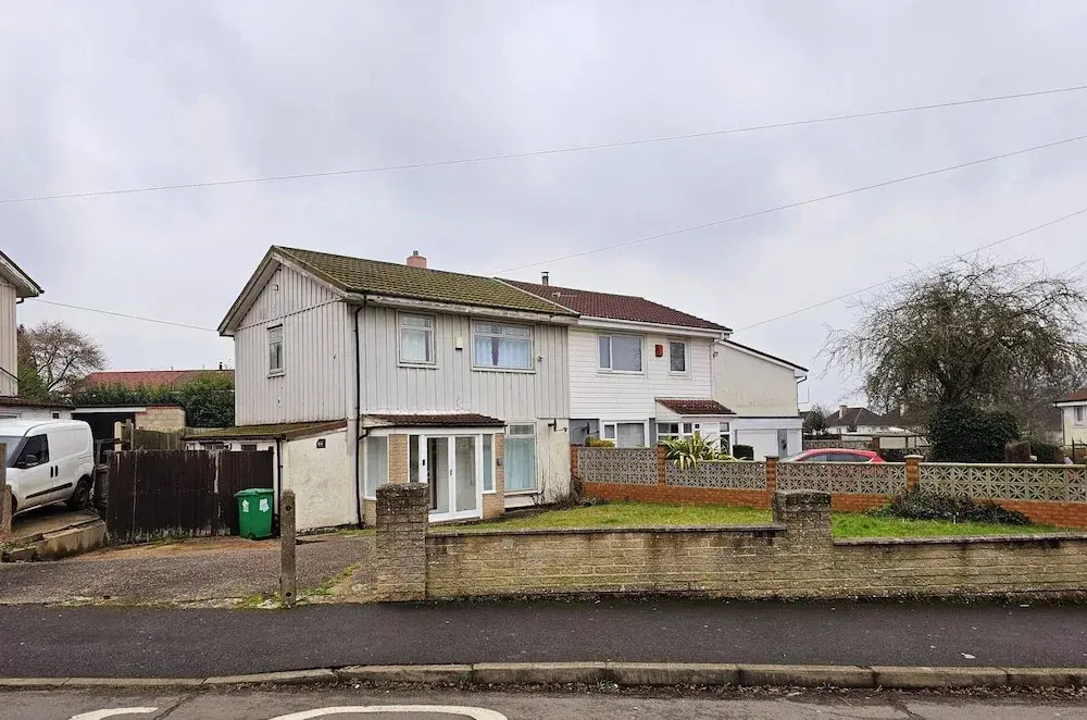 3-beds, Sleeps 5, w/ Parking, 10 Mins From Centre