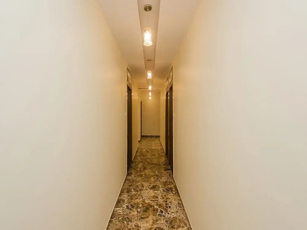 OYO 11706 Hotel Avion Park