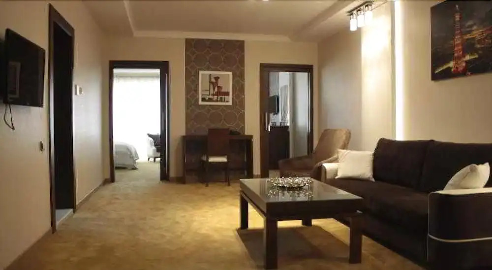 Deluxe Hotel