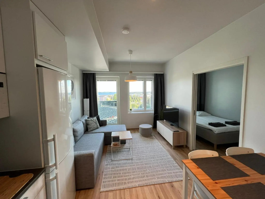 City apartment with lake view and free parking