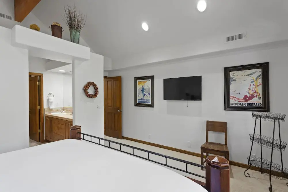 Deer Lake Village at Deer Valley Resort - Four Bedroom Condo with Hot Tub #2478 4 Condo