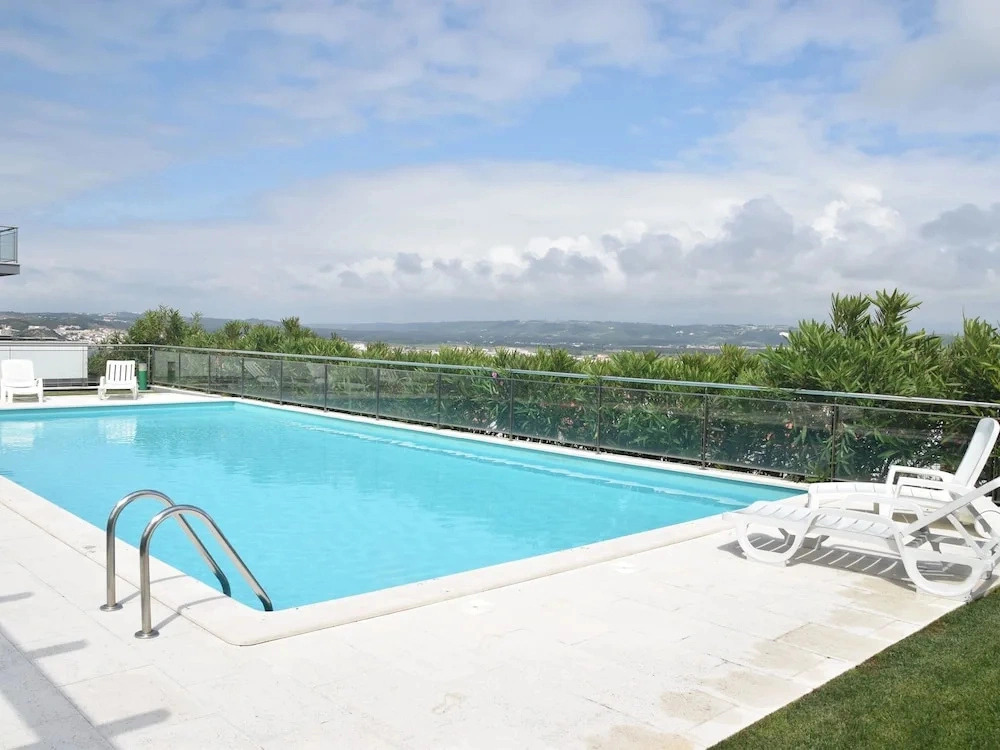 Comfortable Holiday Home Within Walking Distance of the bay of Sao Martinho