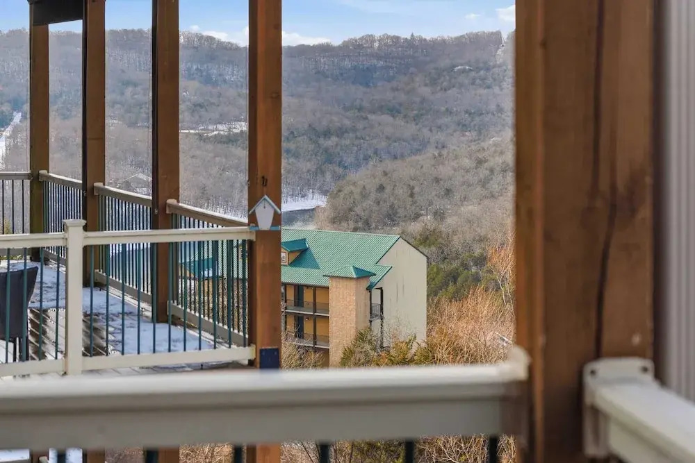 Stone Cliff Oasis Scenic Views