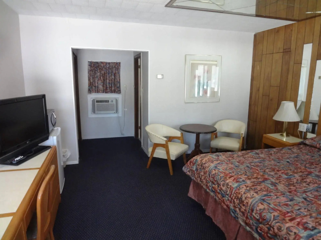 Advance Inn