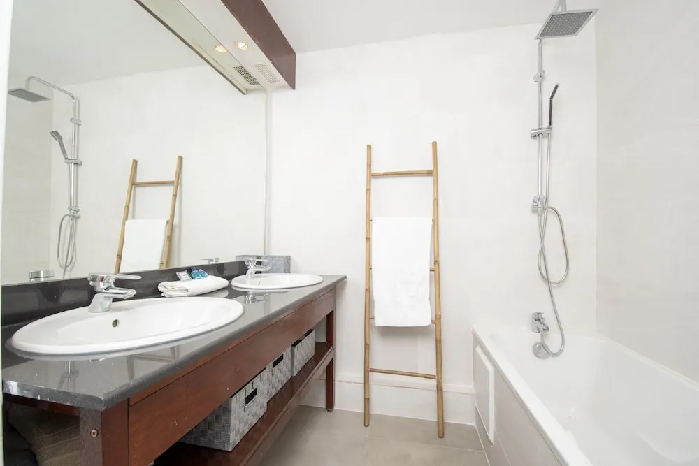 T4 CozyLodge 70m2 - Rénové – 10’ de l'aéroport