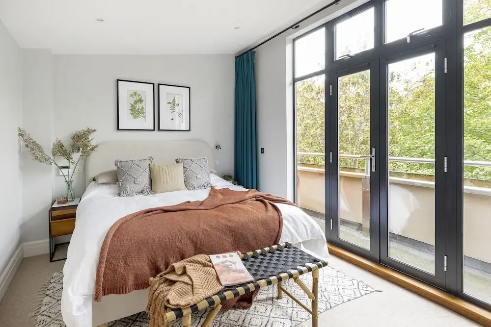 Riverside Home with Private Parking
