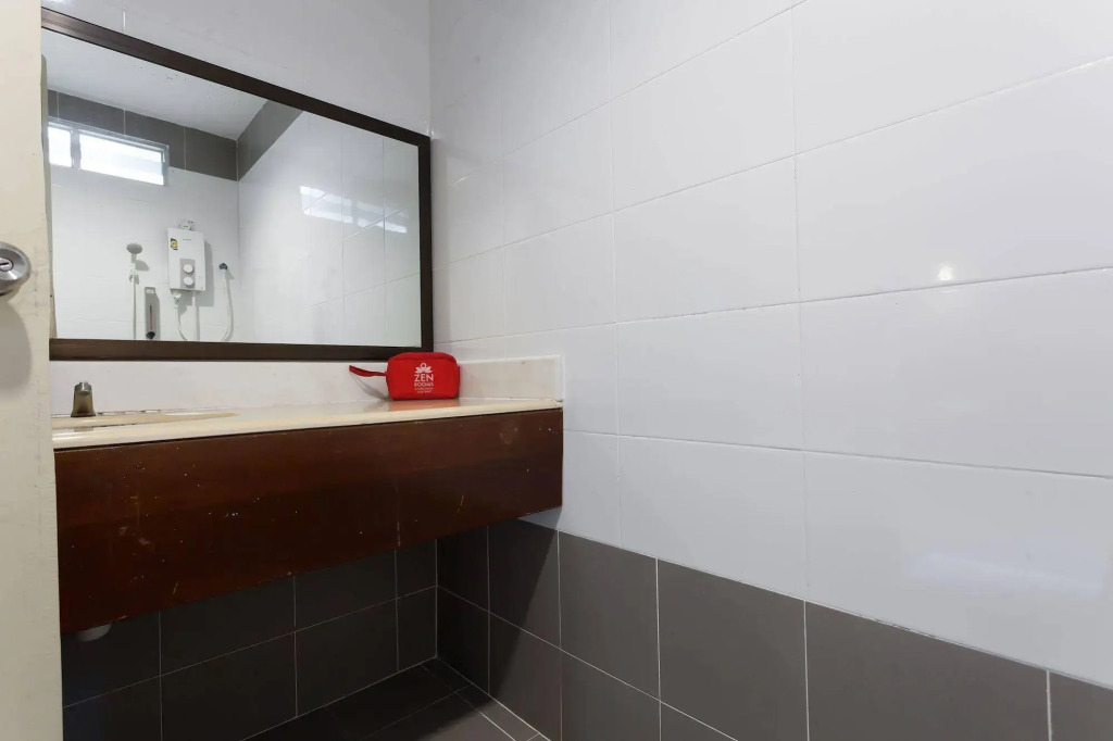 ZEN Rooms Pantai Rhu
