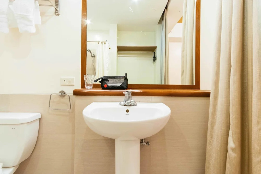 RedDoorz Plus near Abreeza Mall Davao