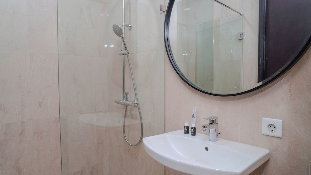 Urban Grey 1Br At Sudirman Suites Apartment