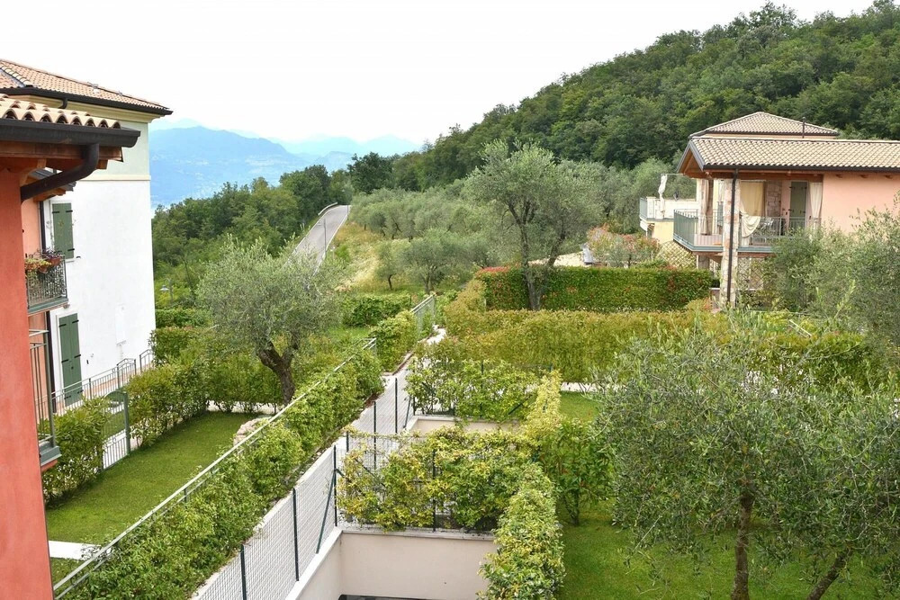 Residence Alle Torri - 4 Sleeps Apartment in Residence With Pool in Albisano di Torri del Benaco