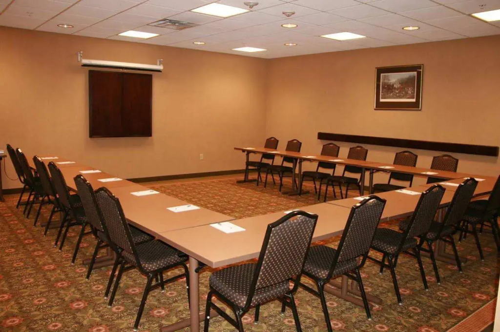 Hampton Inn & Suites Albany-Airport